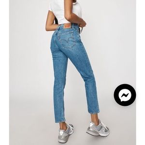NWOT. Levi Wedgie Straight. W29/L28.